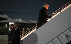 Chuyên cơ chở ông Trump gặp sự cố kỹ thuật, phải ‘quay đầu’ ngay trong đêm