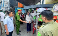 Lập lại trật tự vỉa hè phường Thạnh Mỹ Tây: Không cự cãi, người lấn chiếm tự tháo dở
