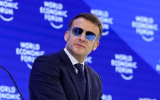 Xuất hiện 'cực ngầu' với kính phi công, ông Macron đẩy vốn hóa hãng kính tăng thêm hơn 4 triệu USD