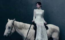 Antiantiart nổi như cồn với ảnh cưới gây sốt của á hậu Phương Nhi, là ai?