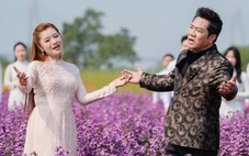 NSND Quốc Hưng hát trường ca ‘Đất nước hôm nay’ dài 8 phút mừng Đại hội Đảng