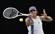 Ngỡ ngàng với pha bóng xoáy ngược hiếm gặp tại giải Úc mở rộng 2026