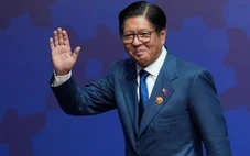 Tổng thống Philippines tươi cười xuất hiện sau tin đồn đã qua đời