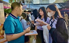 Học sinh Đắk Lắk hào hứng 'mở bản đồ tương lai' tại ngày hội tư vấn tuyển sinh