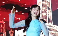 Ngọc Linh, Duyên Quỳnh, Minh Hoàng hát phục vụ người thu gom rác