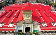 Chợ Bến Thành 'thay áo mới' sau 6 ngày, trung tâm TP.HCM rực rỡ đón Tết