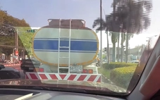 Chú mượn xe khoét phim cách nhiệt, chủ xe từ bực mình quay sang biết ơn