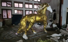 Linh vật ngựa của nghệ nhân trẻ giúp người nghèo ấm lòng dịp Tết