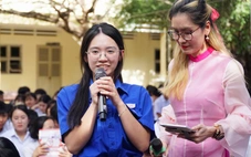 Băn khoăn ngành học tương lai, học sinh Khánh Hòa hỏi từ điện hạt nhân đến luật kinh tế