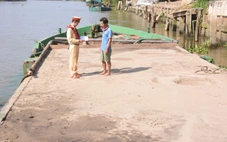 Công an Đồng Tháp tạm giữ 5 phương tiện thủy chở cát không rõ nguồn gốc