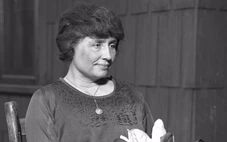 Bác bỏ thuyết âm mưu cho rằng nhà văn nổi tiếng Helen Keller là nhân vật dàn dựng