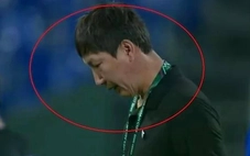 Báo Hàn nói về 'khoảnh khắc cúi đầu' của HLV Kim Sang Sik': Sự im lặng còn vang vọng hơn tiếng reo