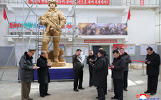 Ông Kim Jong Un thị sát xây tượng đài binh sĩ Triều Tiên tử trận ở nước ngoài