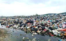 'Bãi rác chất cao như núi' gây quá tải ngừng tiếp nhận rác