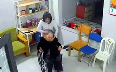 Khởi tố nữ giúp việc đánh đập cụ bà 90 tuổi