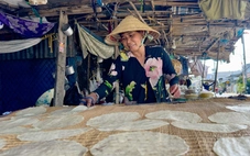 Làng nghề bánh phồng trăm năm ở An Giang nhộn nhịp vào mùa Tết