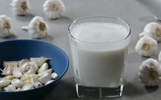 Sữa pha tỏi có thể giúp diệt ký sinh trùng đường ruột?