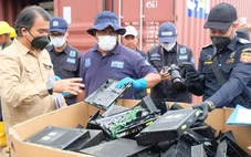 Indonesia ‘trả’ rác về Mỹ, giải cứu cảng Batam