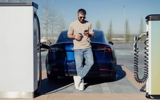 'Sạc xe điện thực chất nhanh hơn đổ xăng, cứ 16.000km có thể tiết kiệm được gần 2 giờ cuộc đời'