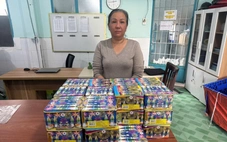 Công an xã Đông Thạnh, TP.HCM bắt người phụ nữ bán 67kg pháo nổ