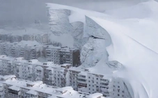 Thực hư loạt ảnh 'tuyết cao như sóng thần nuốt chửng nhiều tòa nhà' sau trận bão tuyết lịch sử ở Nga