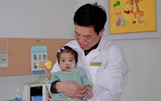 Kỳ tích ghép gan cho bé gái gần 1 tuổi, cân nặng chỉ 5,3kg tại Vinmec Times City