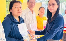 Xã Bình Chánh, TP.HCM trao thông báo và tặng biển số nhà cho 4.000 hộ dân