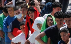 Tây Ban Nha đi ngược châu Âu, hợp thức hóa cư trú cho 500.000 người nhập cư không giấy tờ