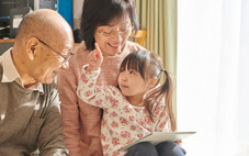 Trông cháu giúp ông bà minh mẫn hơn?