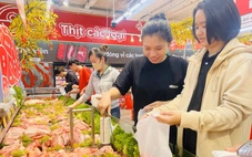 Giá heo hơi tăng cao nhưng siêu thị vẫn mạnh tay giảm giá thịt, hỗ trợ người dân sắm Tết