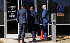FBI bất ngờ đột kích văn phòng bầu cử bang Georgia, thu giữ hàng trăm thùng phiếu năm 2020