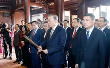 Tổng Bí thư Tô Lâm dâng hương tưởng niệm Chủ tịch Hồ Chí Minh tại Nghệ An