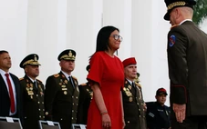 Quân đội và cảnh sát tuyên thệ trung thành với Tổng thống lâm thời Venezuela