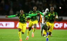 Mali với 10 người trên sân đã giành 'chiến thắng thần kỳ' trước Tunisia