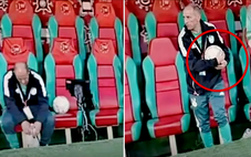 Ban huấn luyện Algeria bị camera 'tóm gọn' khi ăn trộm 2 quả bóng trong trận đấu ở AFCON 2025