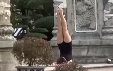 ‘Trồng cây chuối’ phản cảm trước cổng chùa Linh Ứng để quay phim