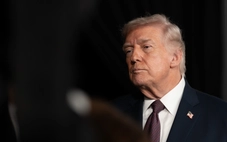 Ông Trump gọi nạn nhân bị đặc vụ ICE bắn chết là 'kẻ kích động'