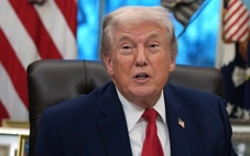 Ông Trump nói muốn đối thoại với Iran trước khi quyết định có tấn công hay không