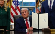 Ông Trump đe dọa áp thuế các quốc gia bán dầu cho Cuba