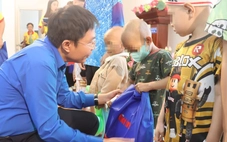 Mang Tết an lành tiếp sức chiến binh ung thư nhí