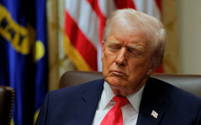 Ông Trump phủ nhận ngủ gục, nói chỉ nhắm mắt khi họp nội các vì cuộc họp chán
