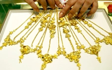 Sáng nay giá vàng trong nước giảm 5,1 triệu đồng/lượng