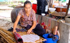 Làng nghề bánh tráng trăm tuổi tất bật vào vụ Tết