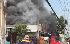 Cháy lớn tại bãi đất trống chứa máy móc ở xã Củ Chi