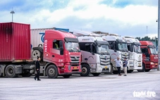 Hơn 1.300 phương tiện chở nông sản, thực phẩm kẹt tại cửa khẩu