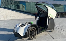 Trông như ô tô nhưng lại là xe đạp điện, chạy 60km/sạc, giá ngang 2 chiếc Honda SH