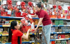 Hàng Tết khuyến mãi sớm, nhiều sản phẩm giảm giá tới 50%