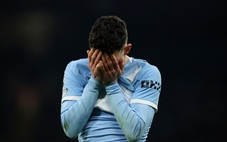 Bị Chelsea cầm hòa phút 90+4, Man City kém Arsenal 6 điểm