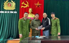 Nhặt được ví tiền, cán bộ an ninh trật tự ở cơ sở trả lại người mất