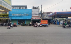 Đi bộ trên vỉa hè đại lộ Tôn Đức Thắng, thanh niên nghi bị điện giật chết